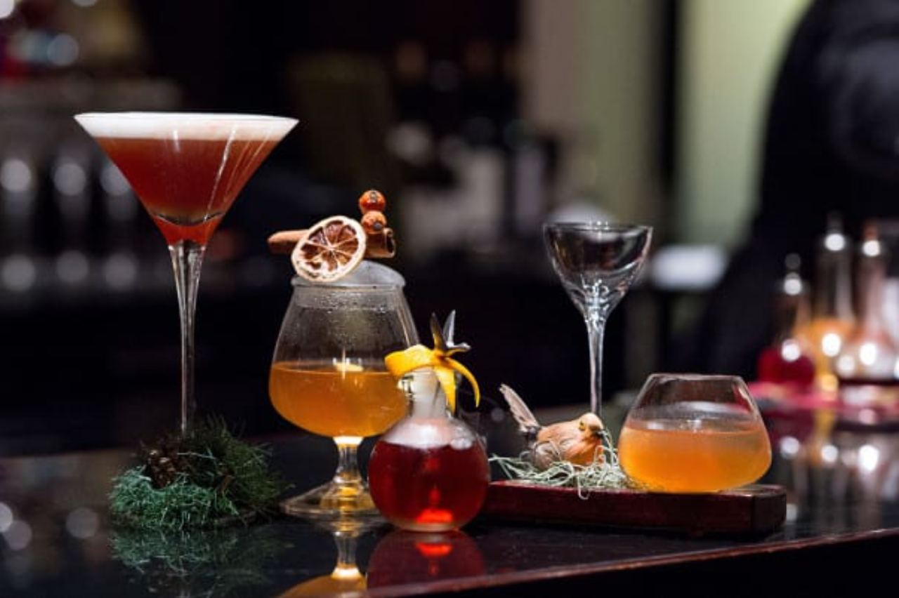 Travel around the world with 4 bars in Saigon