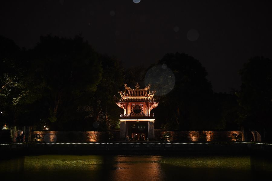 Experience the night tour at the Temple of Literature