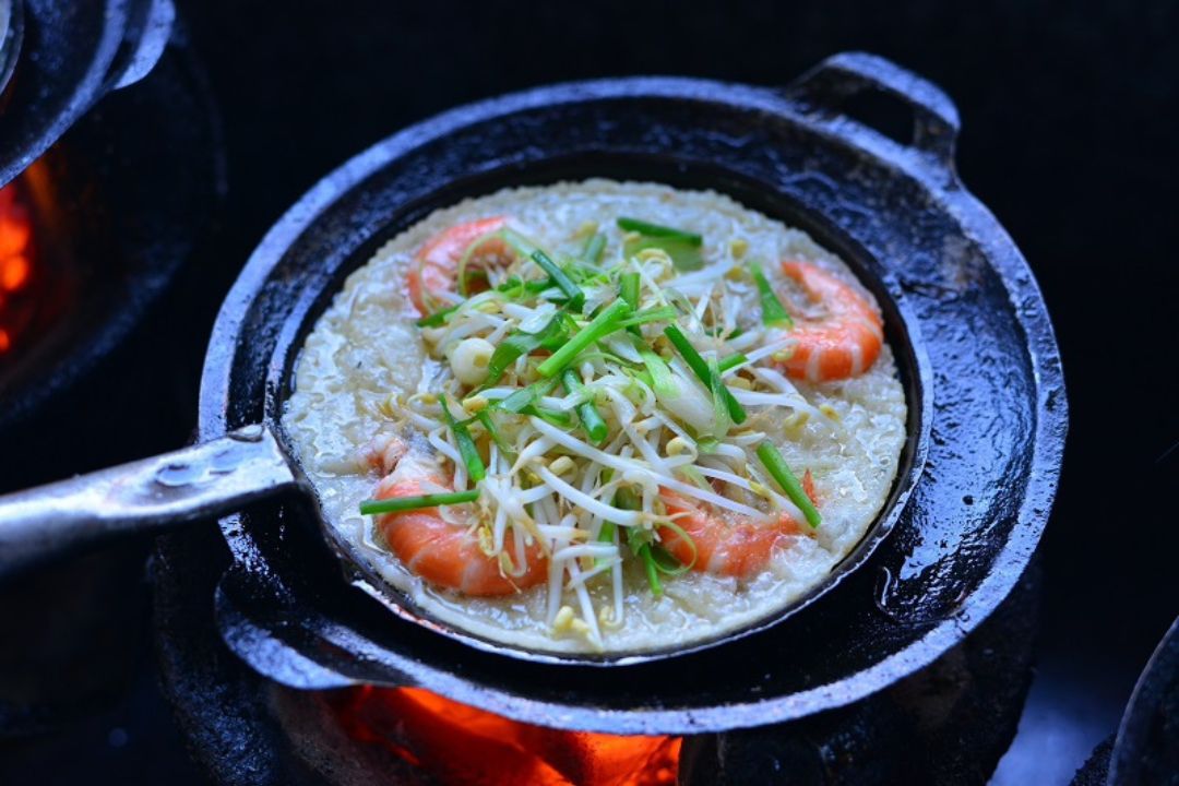 Top 5 restaurants for crispy and fragrant jumping shrimp pancakes in Quy Nhon